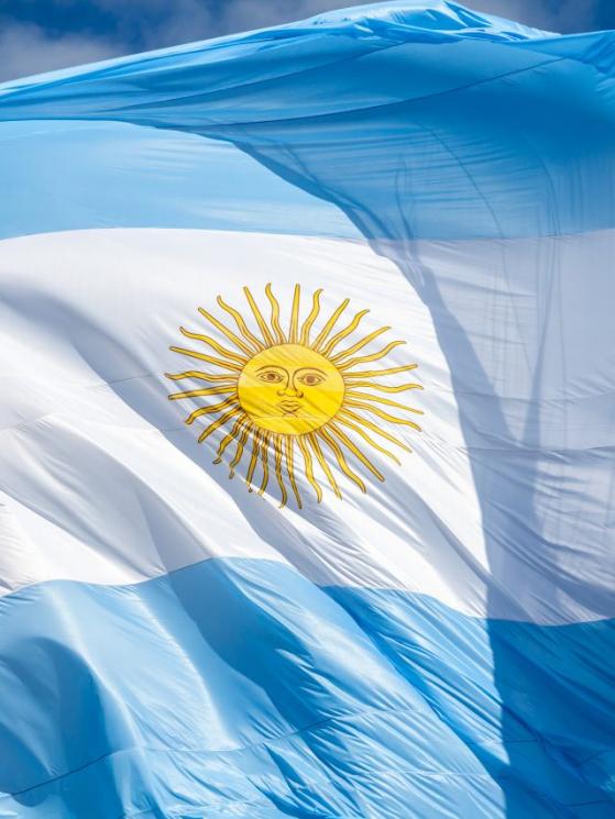 Atrás nas pesquisas, ministro da Economia na Argentina anuncia isenção de imposto de renda para 99% da população