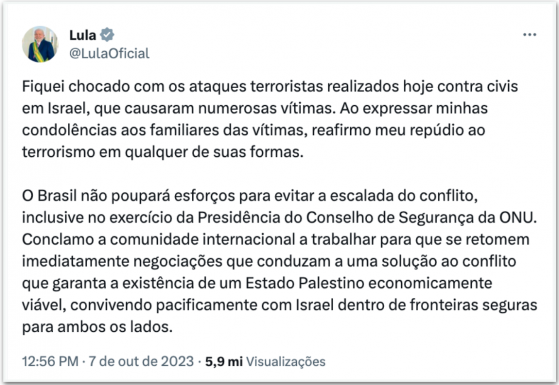 Com bandeira de Israel, Bolsonaro diz que Brasil precisa estar alerta