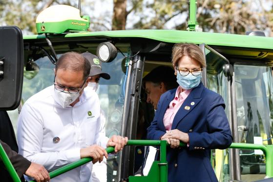 John Deere prevê campo 100% conectado em até cinco anos