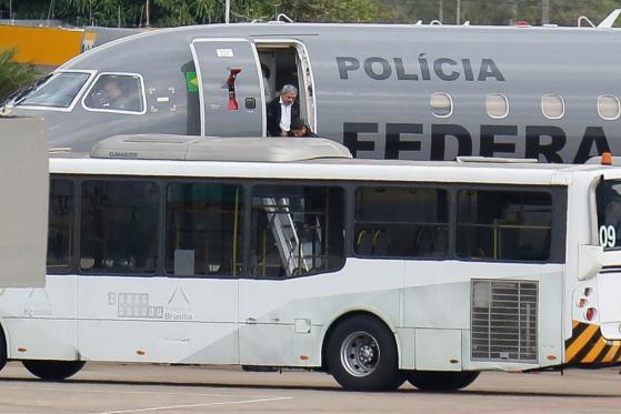 Condenado por planejar atentado à bomba chega a Brasília