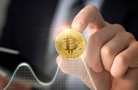 Grandes baleias e instituições mantêm interesse em Bitcoin, diz Coinbase