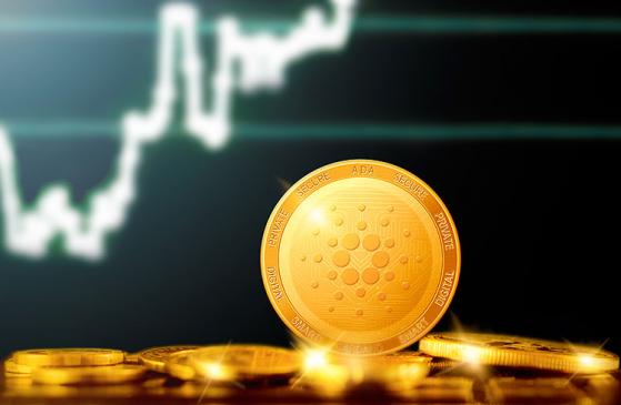 Bitcoin abre em queda, mas mantém os US$ 28 mil; Cardano se destaca