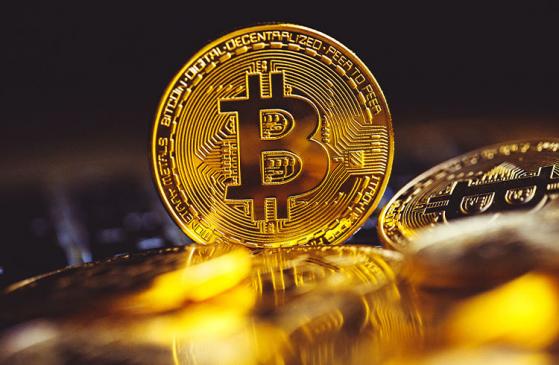 Bitcoin ronda os US$ 23 mil e altcoins negociam de forma mista nesta segunda-feira